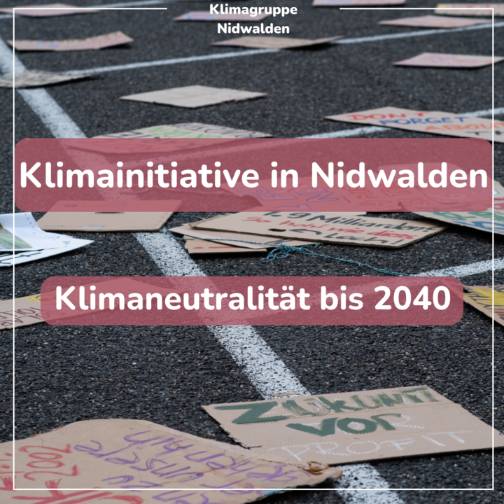 Klimainitiative in Nidwalden - Klimaneutralität bis 2040, Bild im Hintergrund bunt bemalte Schilder mit tollen Sprüchen wie z.B. Zukunft vor Profit auf dem Boden zu sehen.
